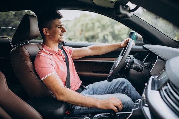 Want to Learn Driving? 7 Advantages of Booking Lessons Online