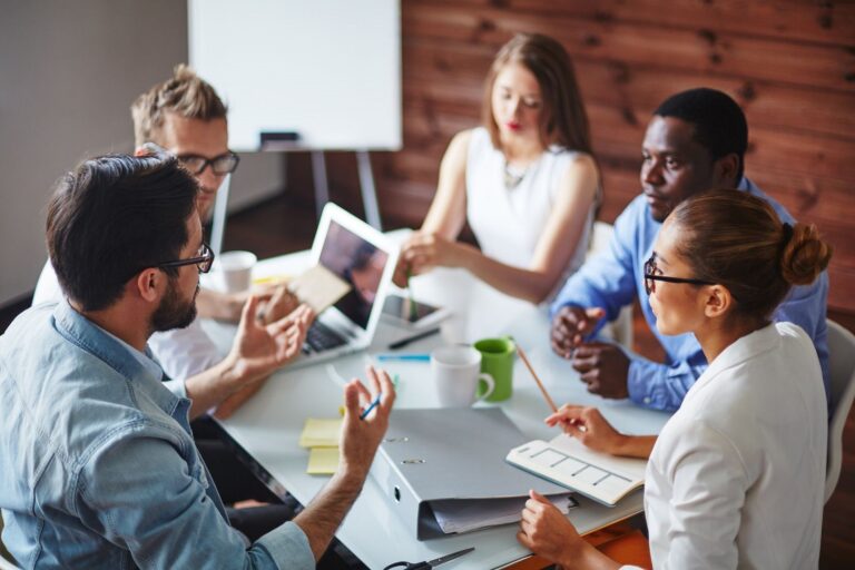 How to Get into the Business Management Field: Career Guide
