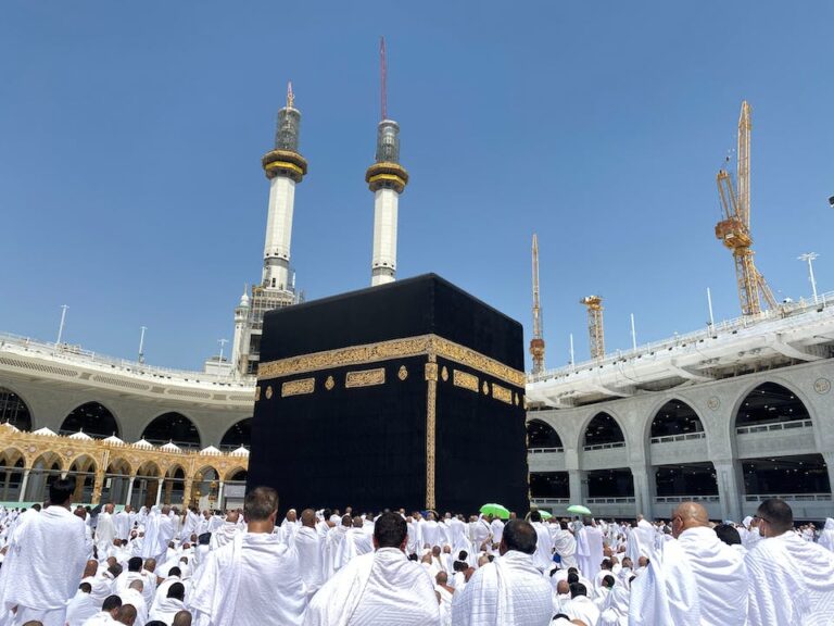 Avail December Umrah Packages 2024 With Unique Features