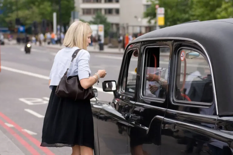 Top Reasons to Choose an Airport Taxi Service for Stress-Free Travel